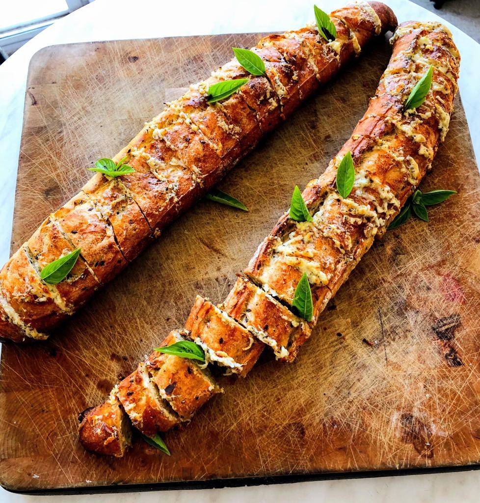 Pain garni présenté pour un buffet